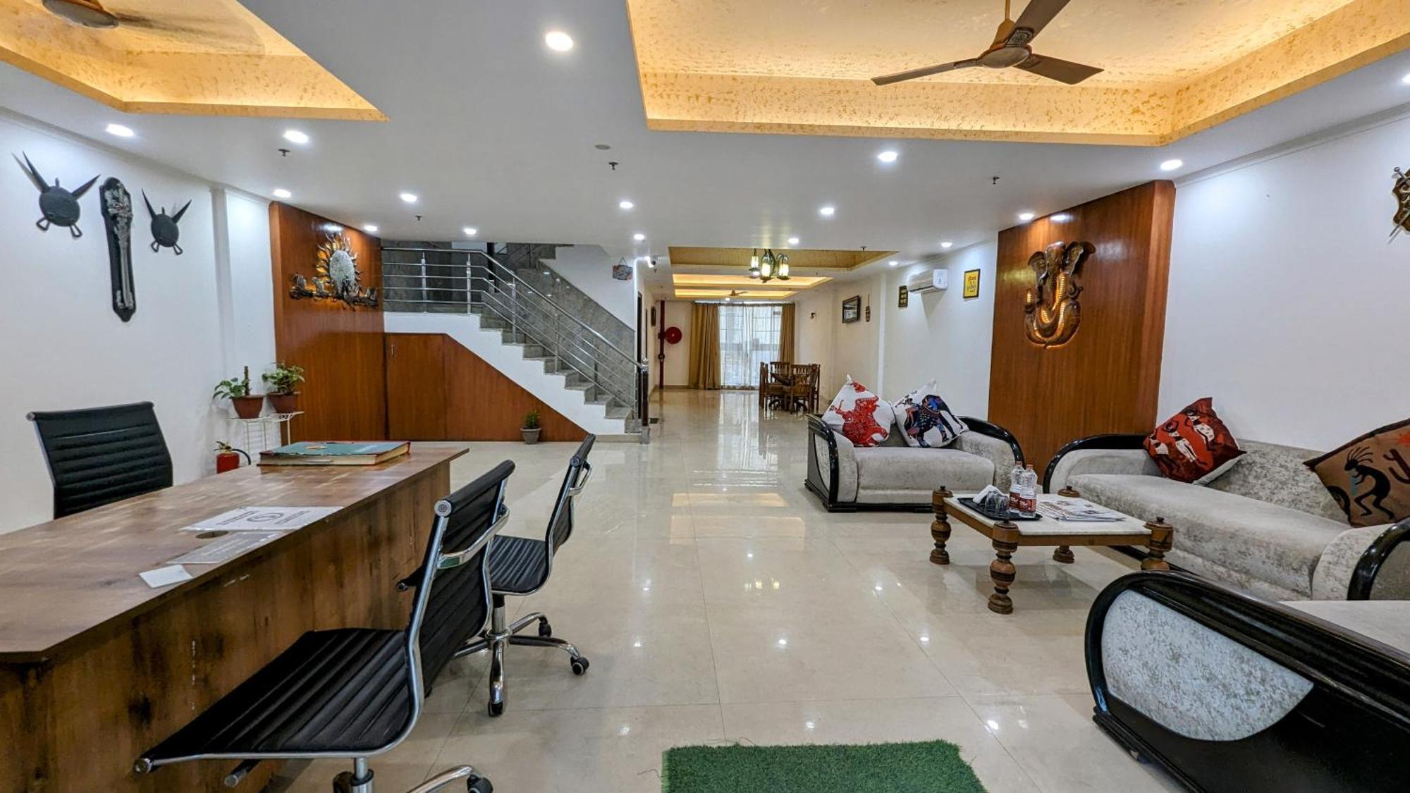Hotel Moon Taj Near Yashobhoomi Convention Centre Delhi  Exterior photo