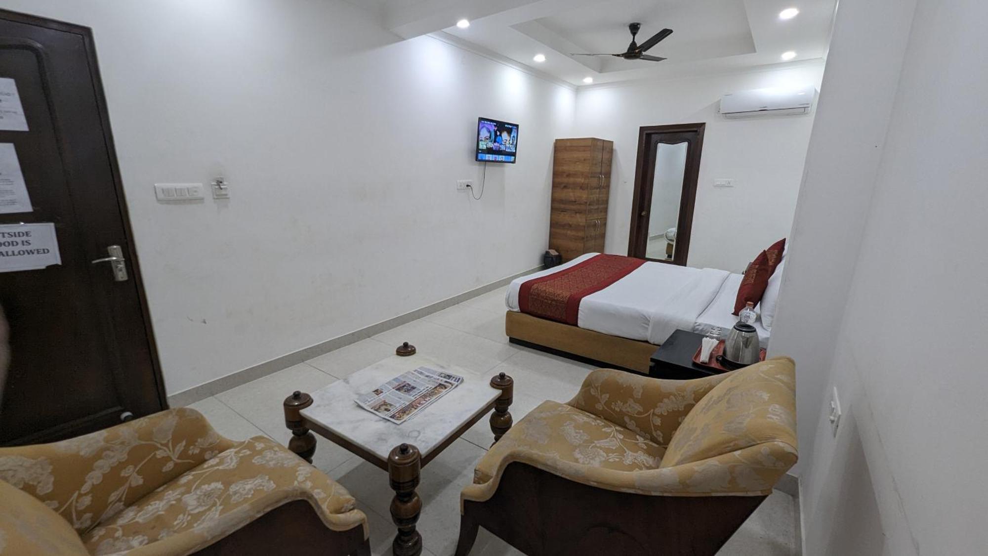 Hotel Moon Taj Near Yashobhoomi Convention Centre Delhi  Exterior photo