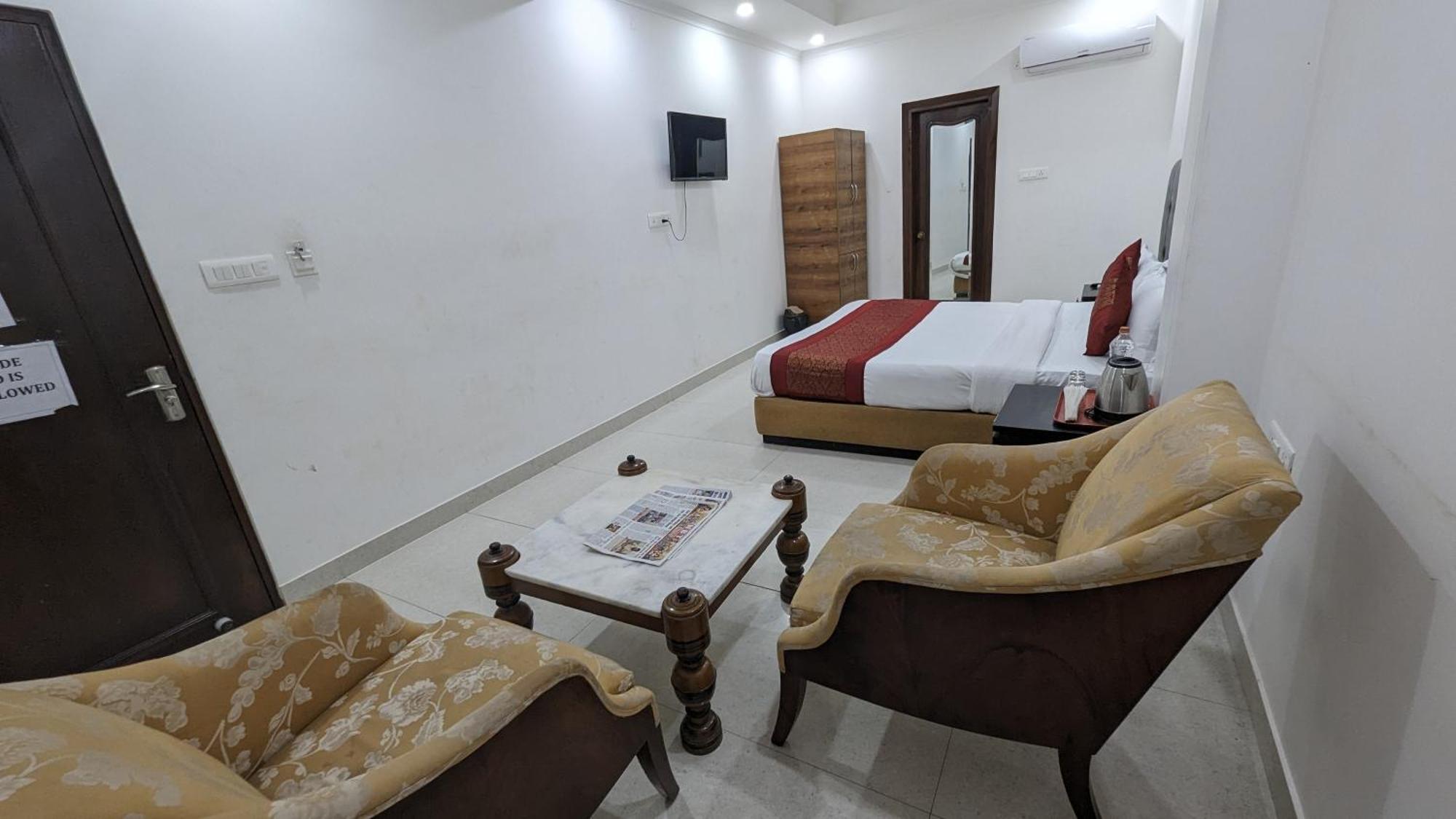 Hotel Moon Taj Near Yashobhoomi Convention Centre Delhi  Exterior photo