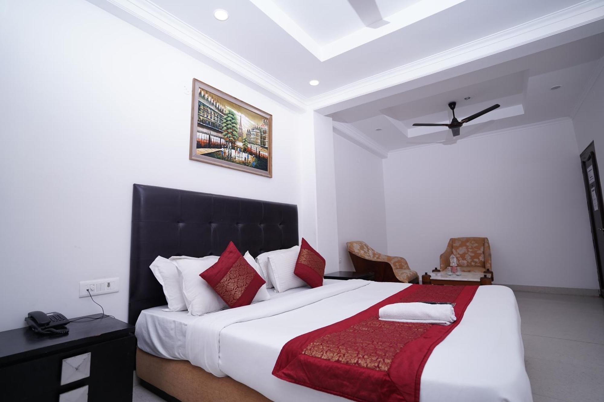 Hotel Moon Taj Near Yashobhoomi Convention Centre Delhi  Exterior photo
