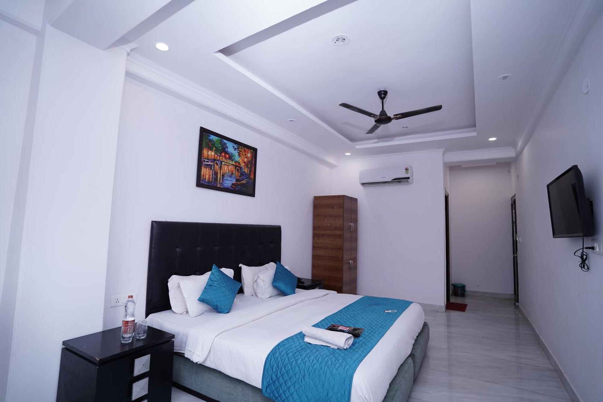 Hotel Moon Taj Near Yashobhoomi Convention Centre Delhi  Exterior photo