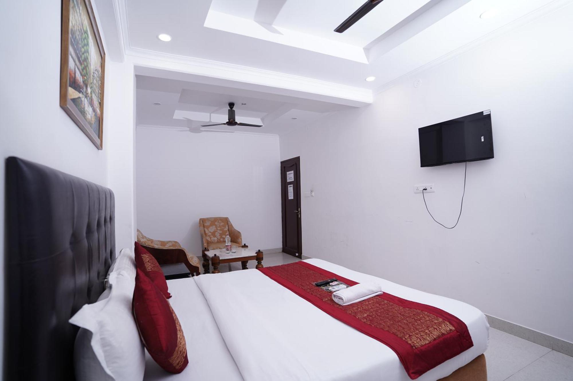Hotel Moon Taj Near Yashobhoomi Convention Centre Delhi  Exterior photo